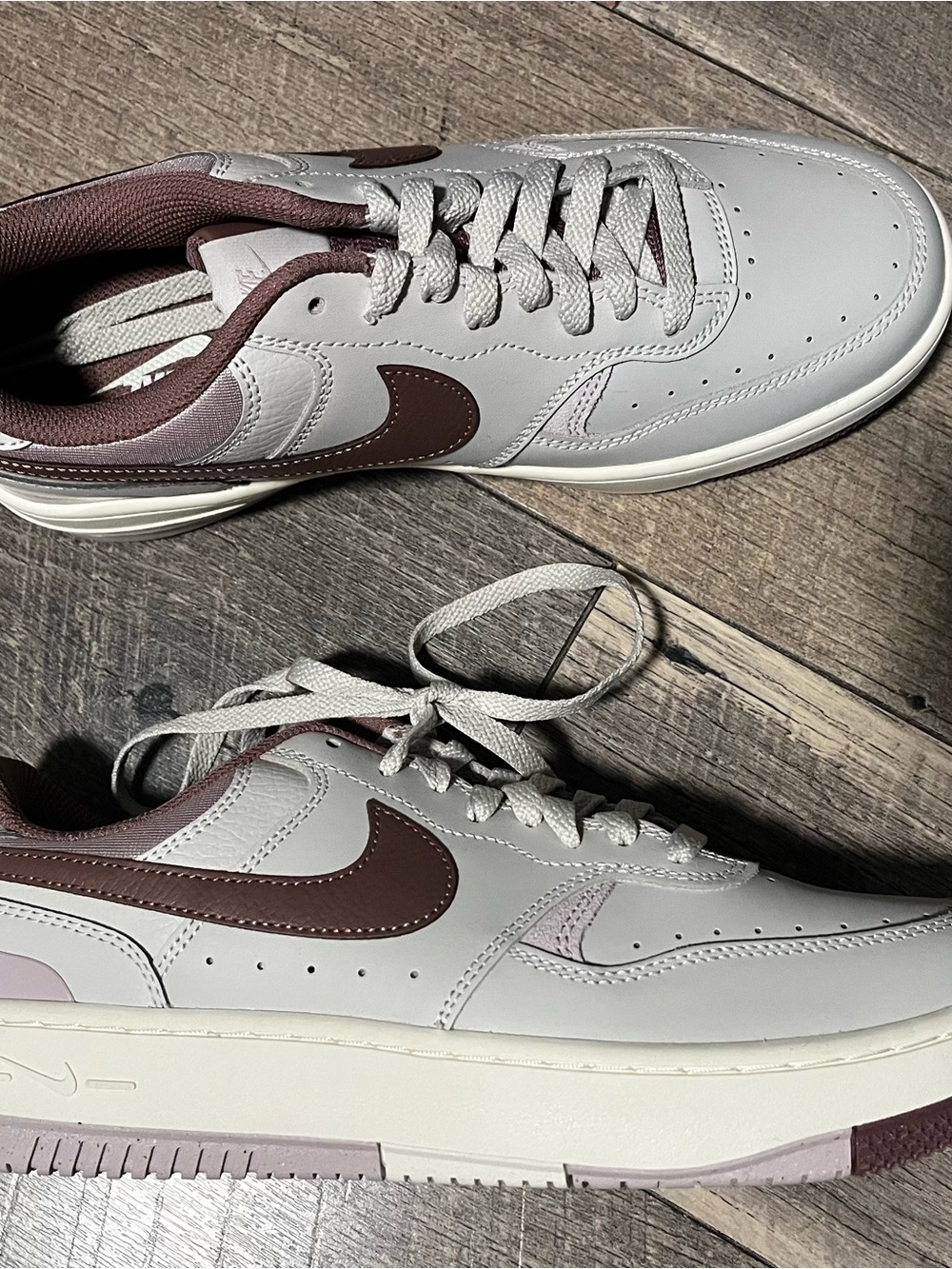 Nike Women's Low-Top Sneakers in Light Gray and Brown size 9.5